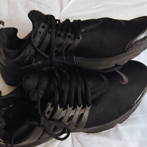 Nike Men's Black Sneakers - Picture 5 of 6